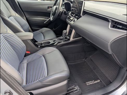 Used 2025 Toyota Corolla Cross XSE image 18