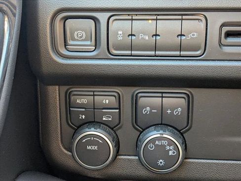 Used 2021 Chevrolet Suburban LT image 18