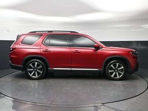 Used 2025 Honda Pilot Touring image 4