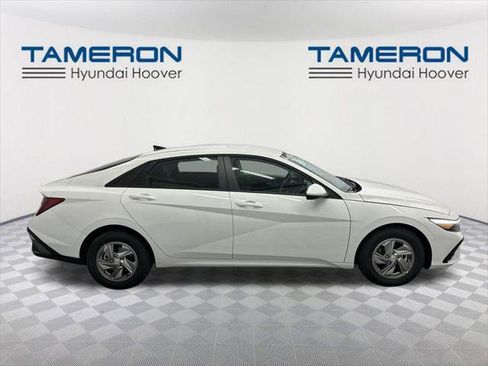 New 2026 Hyundai Elantra SE FWD image 6