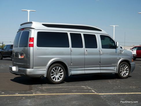 Used 2021 Chevrolet Express 2500 LS w/ Enhanced Convenience Package image 18