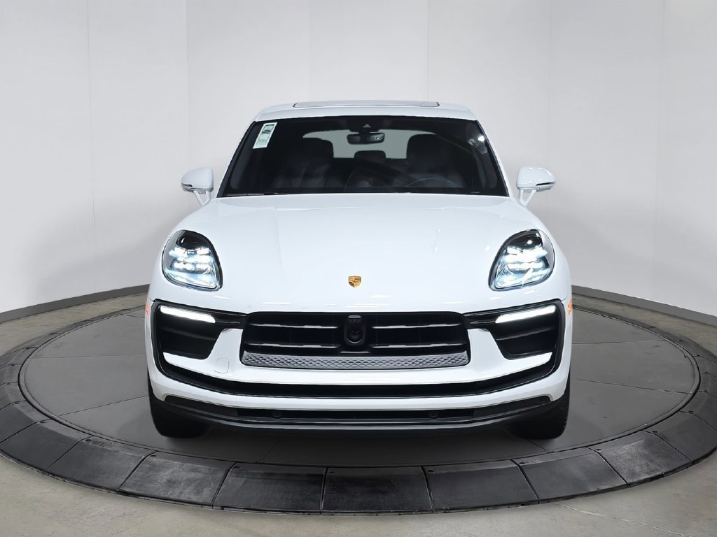 Certified 2026 Porsche Macan AWD/4WD image 10