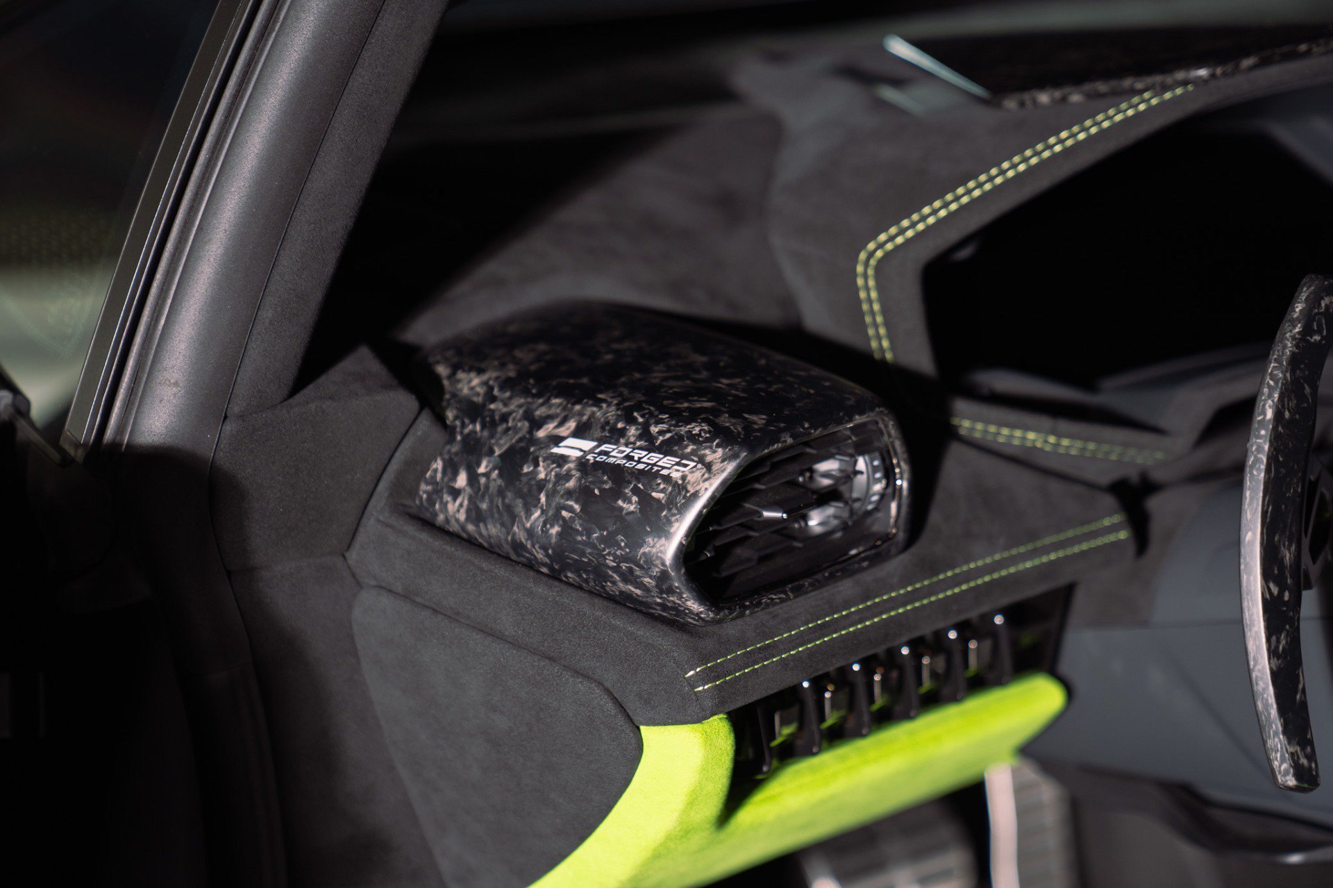 Used 2018 Lamborghini Huracan Performante AWD/4WD image 31