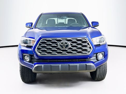 Used 2023 Toyota Tacoma TRD Off-Road w/ Technology Package RWD image 2