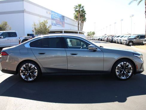 Used 2025 BMW 530i image 9