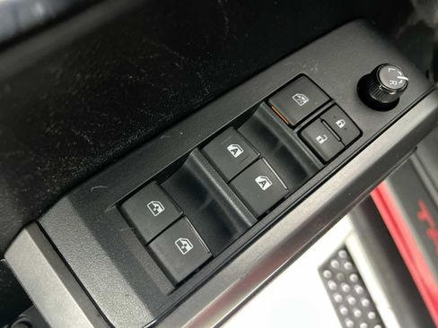 Used 2021 Toyota Tacoma TRD Off-Road image 15