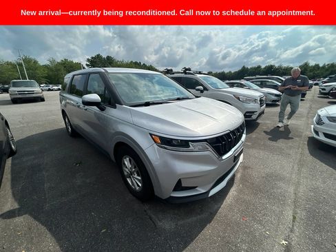 Used 2022 Kia Carnival LX FWD image 3