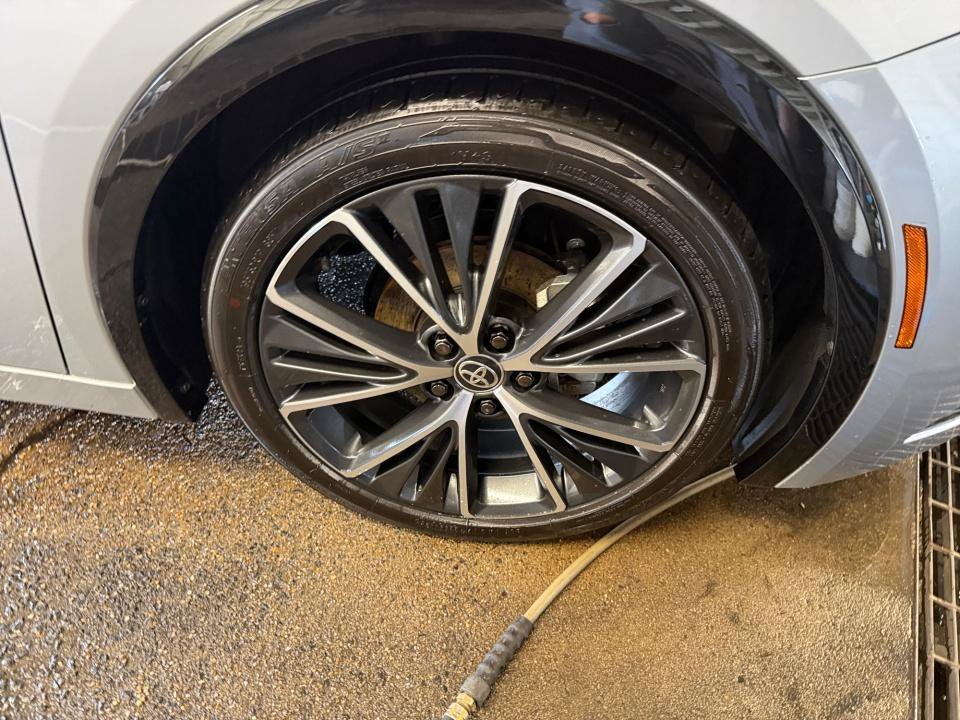Certified 2025 Toyota Prius XLE FWD image 29
