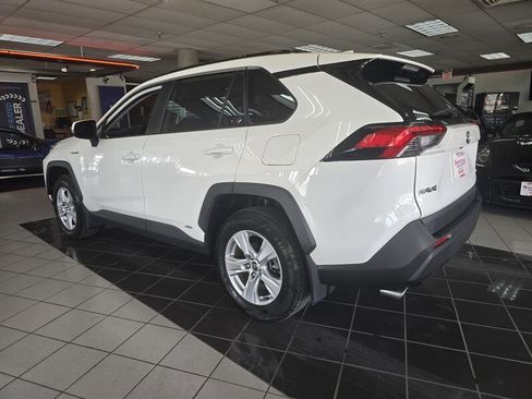 Used 2020 Toyota RAV4 XLE w/ Convenience Package AWD/4WD image 6