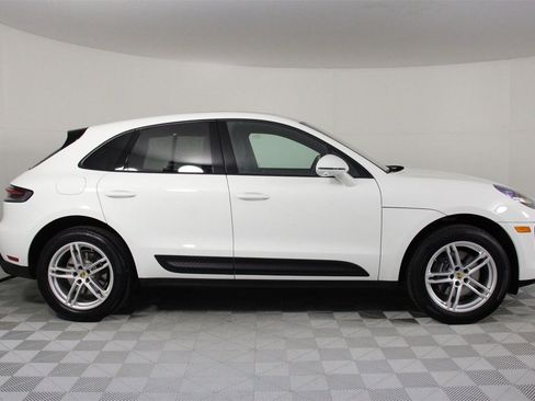 Used 2025 Porsche Macan image 8