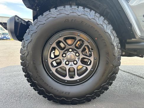 Used 2023 Jeep Wrangler Unlimited Sport image 35