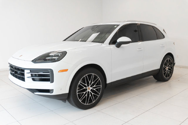 Used 2025 Porsche Cayenne w/ Premium Package Plus AWD/4WD image 26