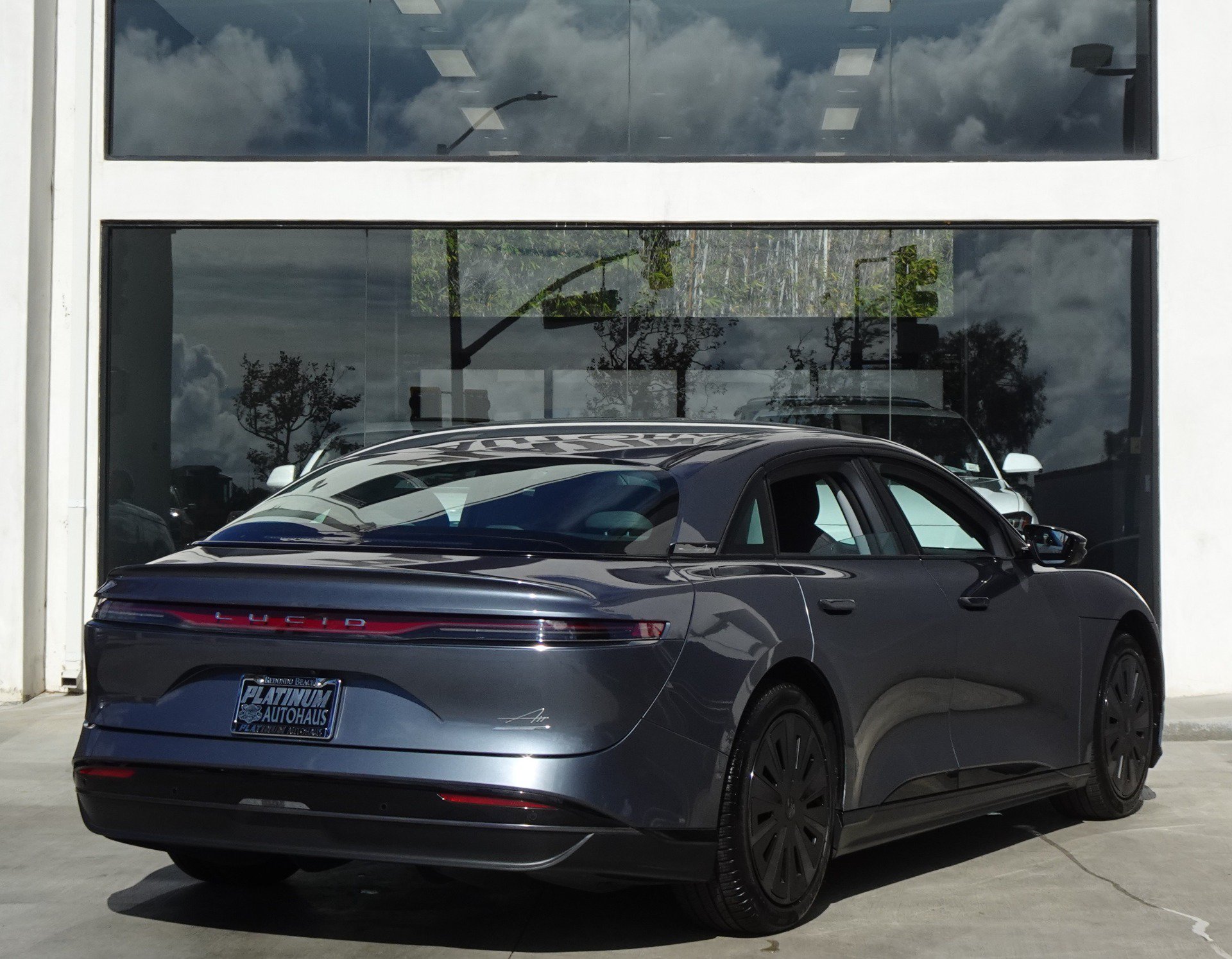 Used 2025 Lucid Air Touring AWD/4WD image 7