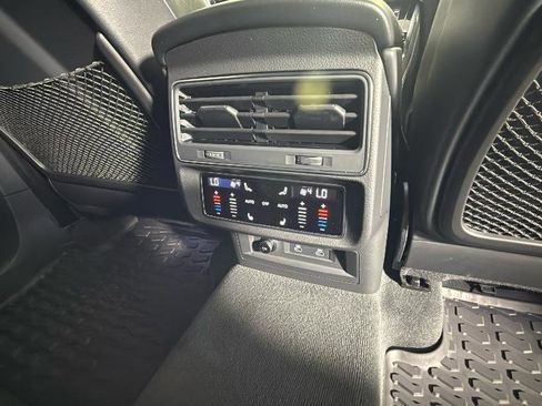 Used 2025 Audi SQ8 Premium Plus w/ 23" Wheel Package AWD/4WD image 31