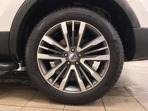 Used 2017 Ford Explorer Platinum image 27