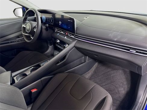 Used 2024 Hyundai Elantra SEL w/ Convenience Package image 31