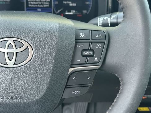 Used 2026 Toyota Camry XLE FWD image 14