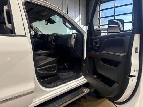 Used 2017 GMC Sierra 3500 Denali image 65