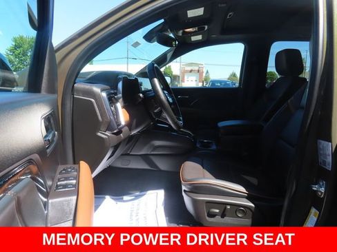 Used 2025 GMC Canyon AT4 w/ Technology Plus Package AWD/4WD image 19