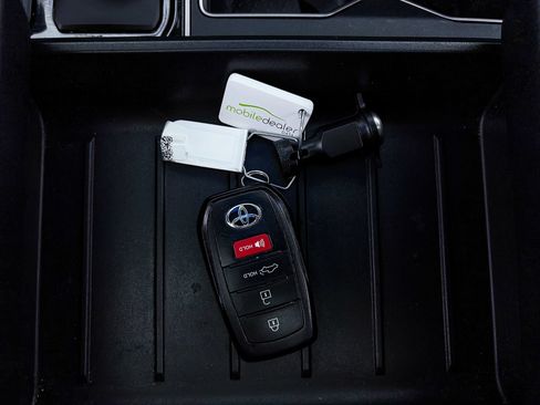 Used 2024 Toyota Tundra Limited AWD/4WD image 29