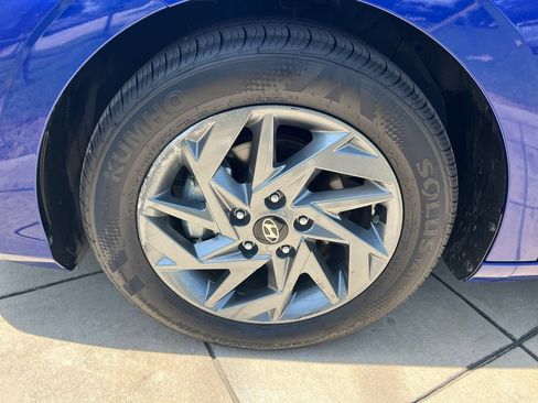 Used 2024 Hyundai Elantra SEL FWD image 23