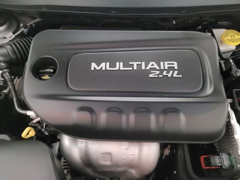 Used 2019 Jeep Cherokee Latitude Plus FWD image 30