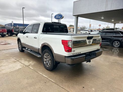 Used 2018 Nissan Titan Platinum Reserve w/ Platinum Utility Package image 10