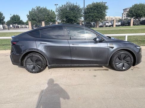Used 2026 Tesla Model Y Long Range AWD/4WD image 3