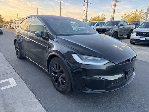 Used 2023 Tesla Model X Plaid image 4