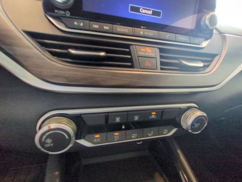 Used 2024 Nissan Altima 2.5 SV FWD image 19