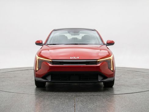 Used 2025 Kia K4 LXS FWD image 2