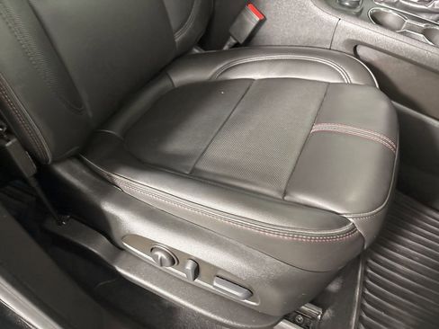 Used 2023 Chevrolet Traverse RS image 30