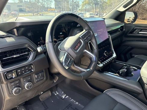 Used 2025 GMC Yukon Elevation image 18