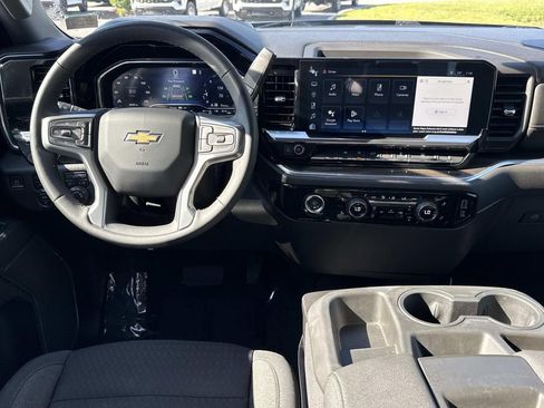 Used 2023 Chevrolet Silverado 1500 LT AWD/4WD image 3