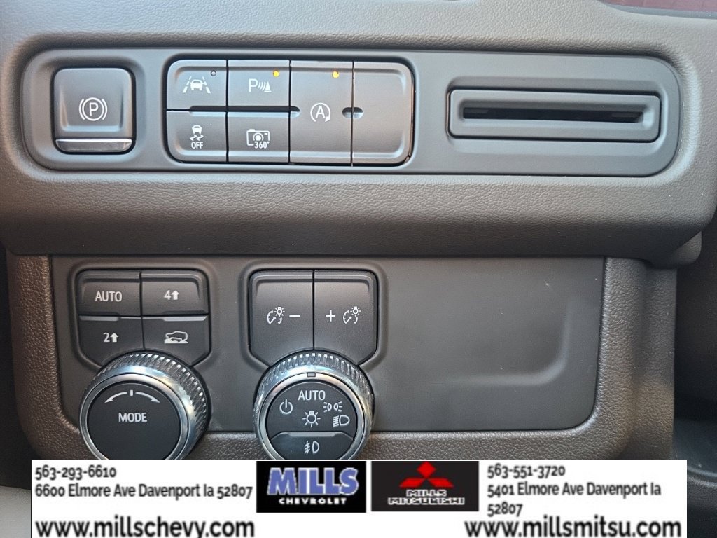 Used 2023 GMC Yukon XL SLT w/ SLT Premium Package AWD/4WD image 11
