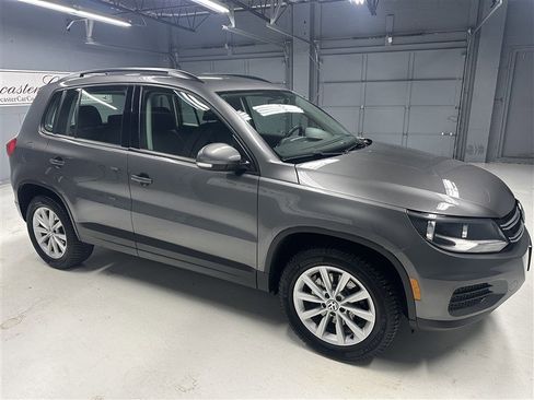 Used 2017 Volkswagen Tiguan S image 8