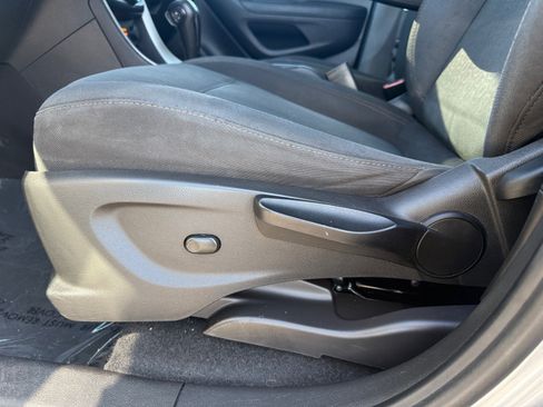 Used 2020 Chevrolet Trax LS FWD image 10