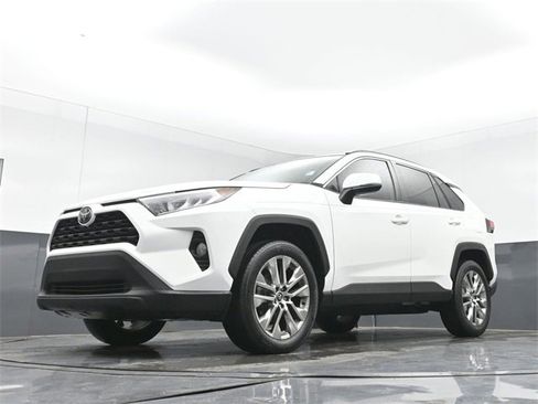 Used 2020 Toyota RAV4 XLE Premium image 44