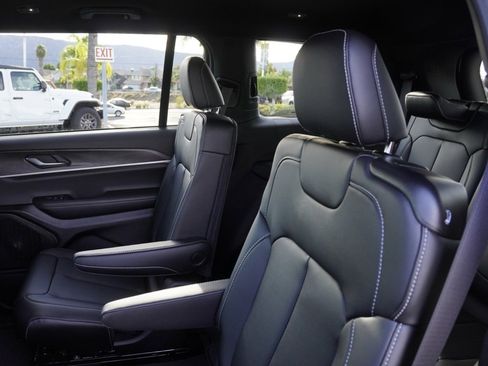 New 2025 Jeep Grand Cherokee L Limited w/ Black Appearance Package image 24