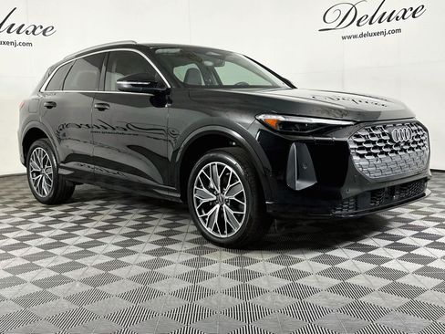 Used 2025 Audi Q5 Premium Plus AWD/4WD image 1
