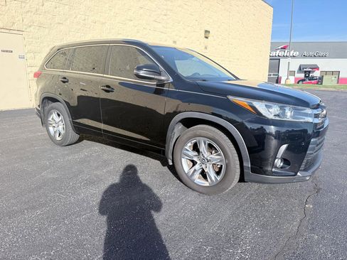 Used 2017 Toyota Highlander Limited image 7