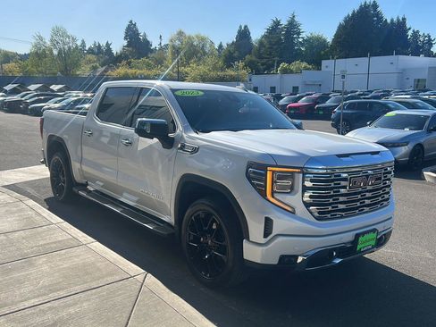 Used 2023 GMC Sierra 1500 Denali w/ Technology Package AWD/4WD image 4