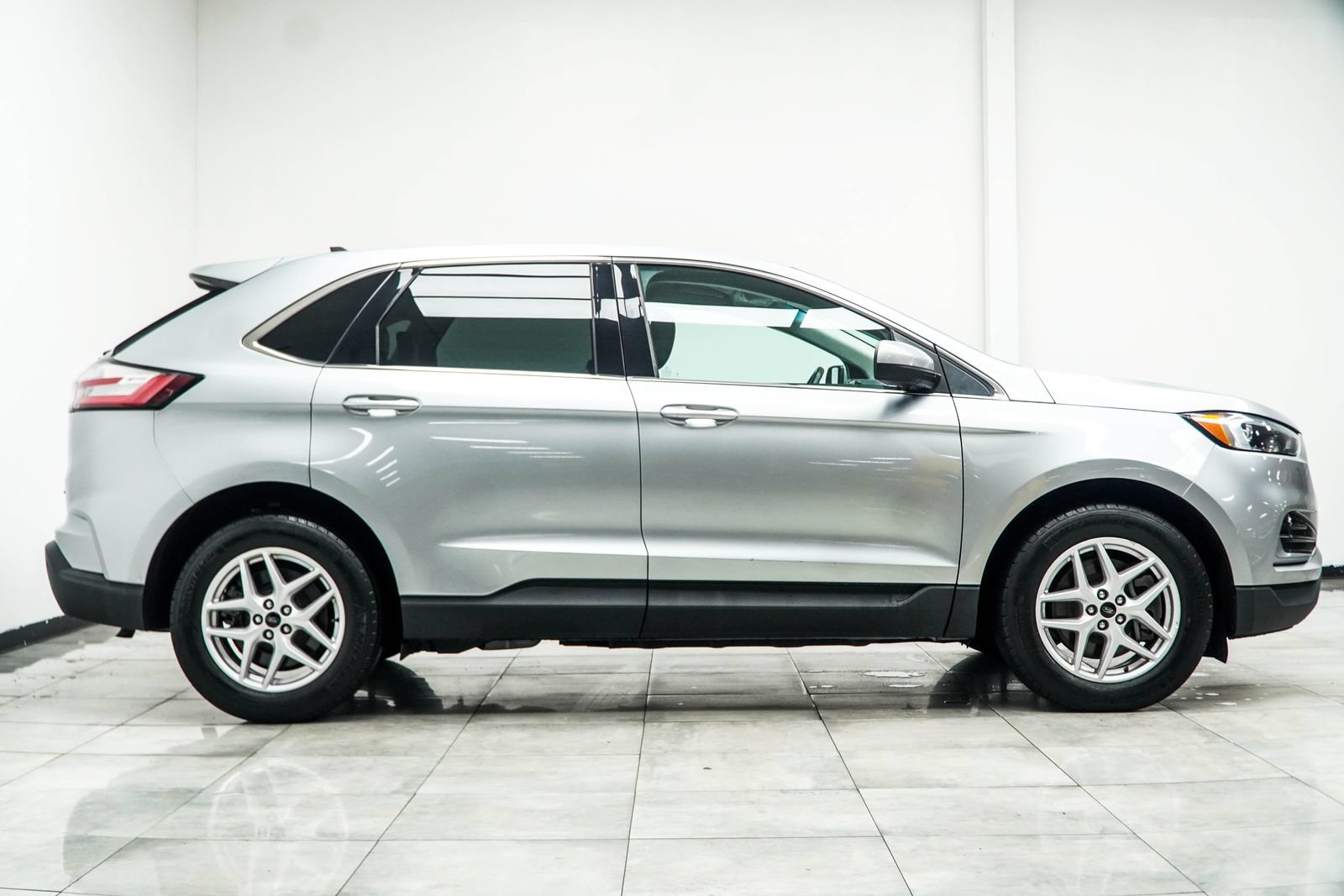Used 2023 Ford Edge SEL AWD/4WD image 8