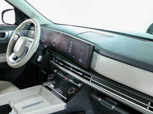 Used 2025 Hyundai Santa Fe SEL FWD image 26