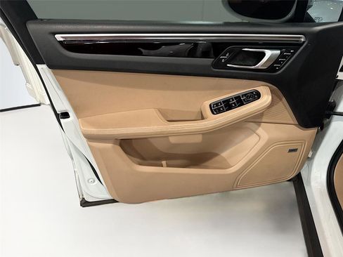 Used 2020 Porsche Macan S image 9