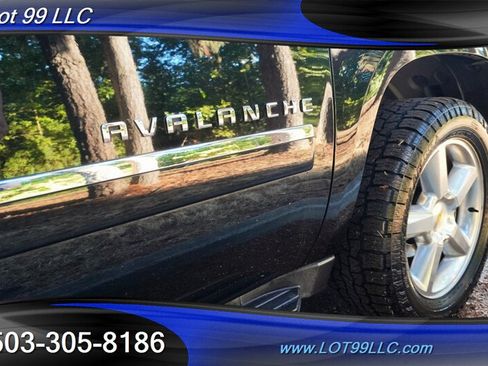 Used 2012 Chevrolet Avalanche LTZ AWD/4WD image 41
