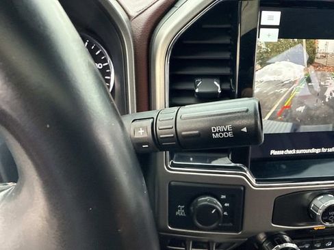 Used 2022 Ford F350 Platinum w/ FX4 Off-Road Package image 38