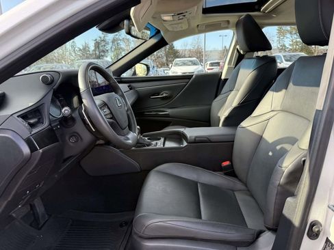 Used 2024 Lexus ES 300h w/ Premium Package image 13