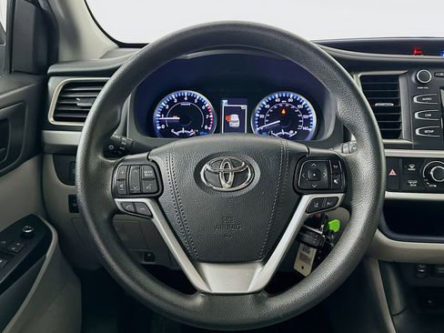 Used 2019 Toyota Highlander LE image 17