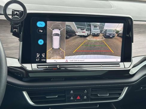 Certified 2025 Volkswagen Atlas SEL Premium R-Line image 20